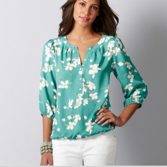 LOFT Tops - LOFT med petite blue blouse floral print